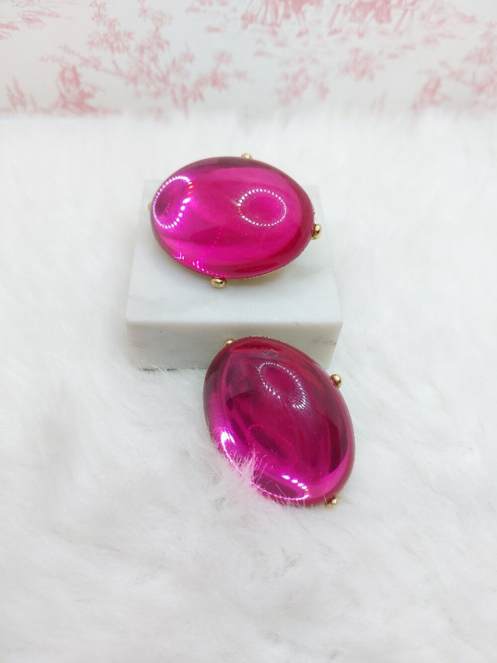 Vintage Pink Lucite Oval Cabochon Jelly Gold Tone Earrings